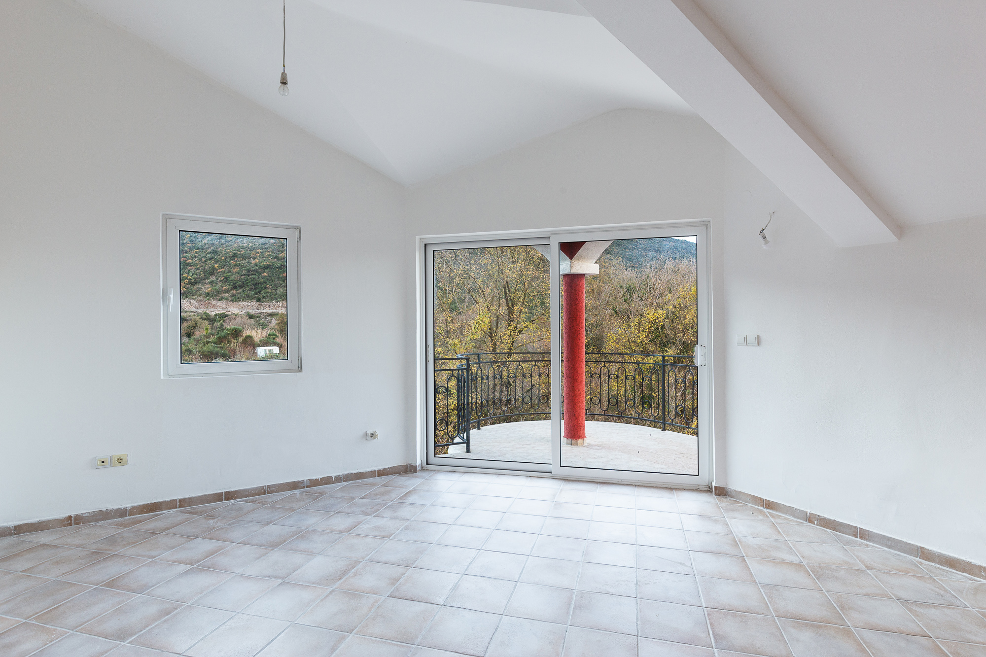 Image of Apartment - 3 Bedrooms - 1 Bathrooms for Sale in Kotor-Lastva-Montenegro, Image 3